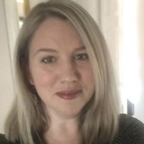 Photo headshot of Emma Jones