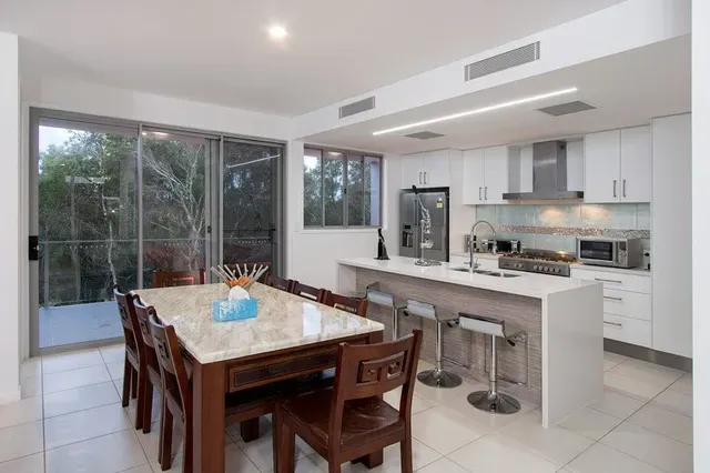 Kitchen With Table — Maroochydore, QLD — Troy Ware Constructions
