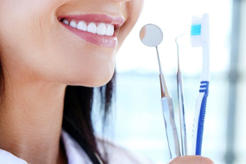 Un sorriso con denti bianchi