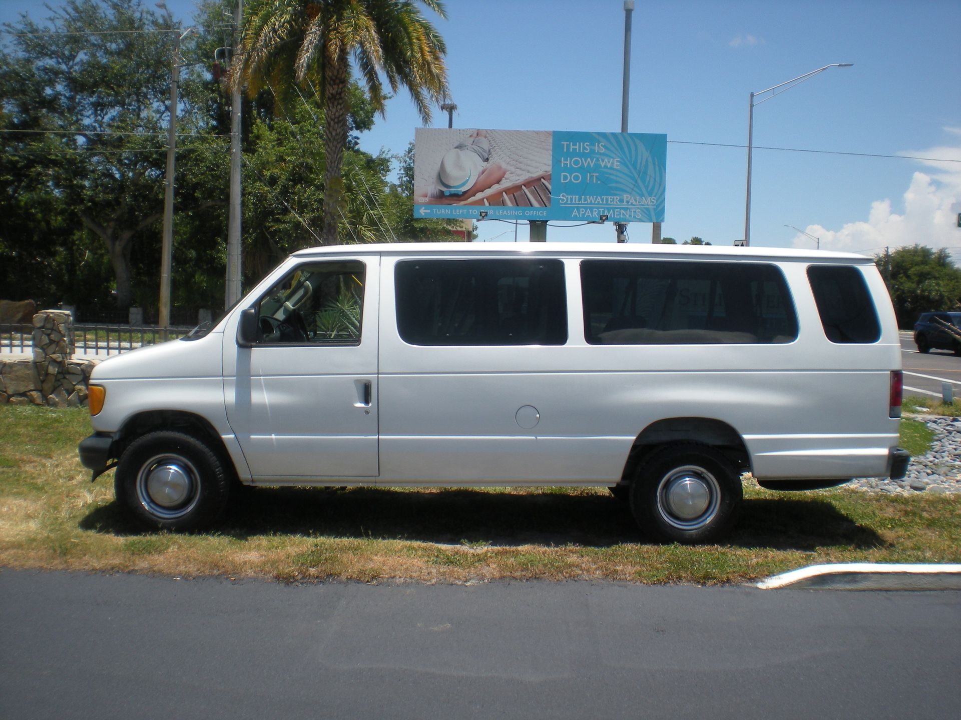 2006 Ford E350 15 Passenger Van