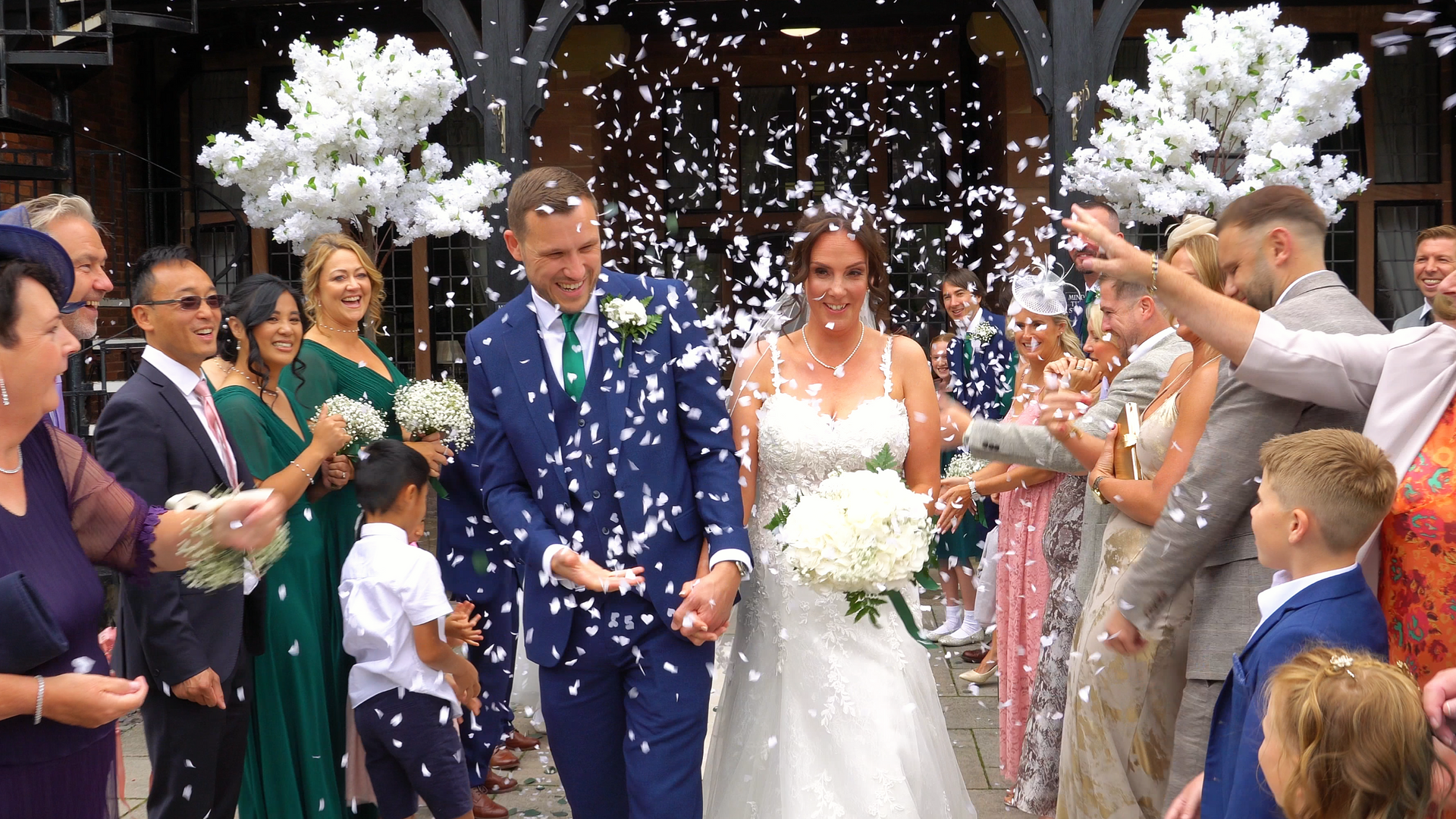 Wedding at Inglewood manor confetti