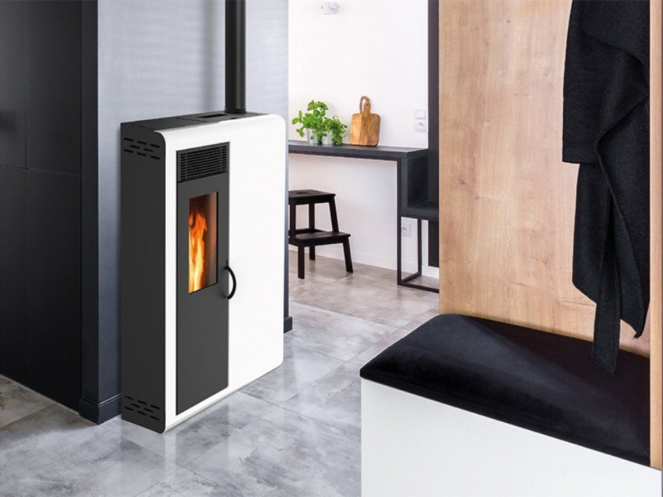 stufa a pellet bianca