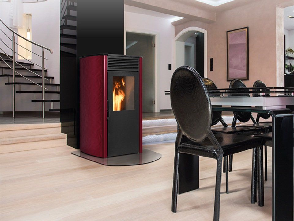 stufa a pellet in soggiorno