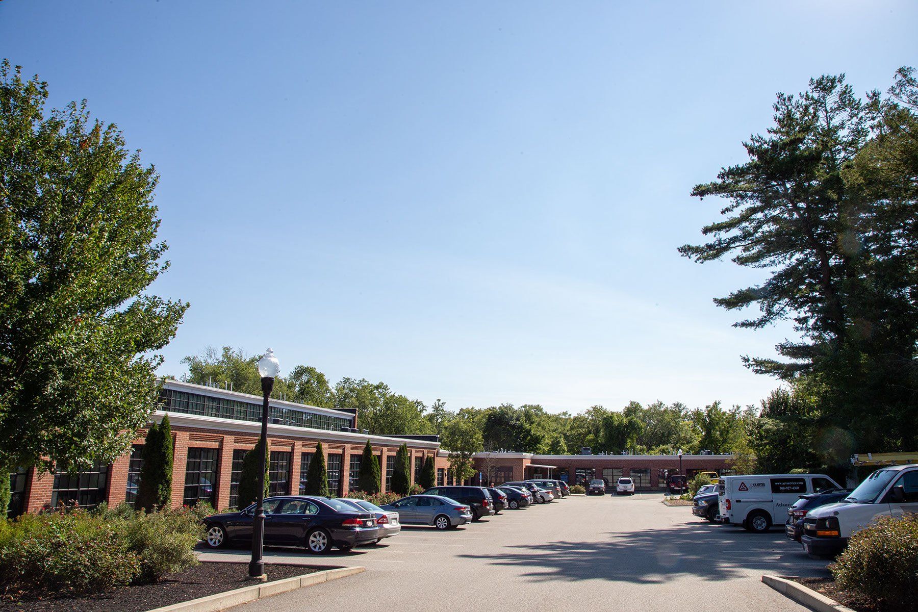 Exterior with parking lot 02