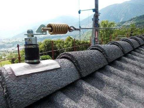 tetto grigio con sistema anticaduta