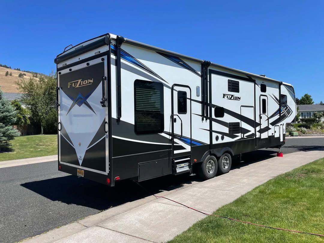 37ft+Fuzion+Toy+Hauler+fully+coated