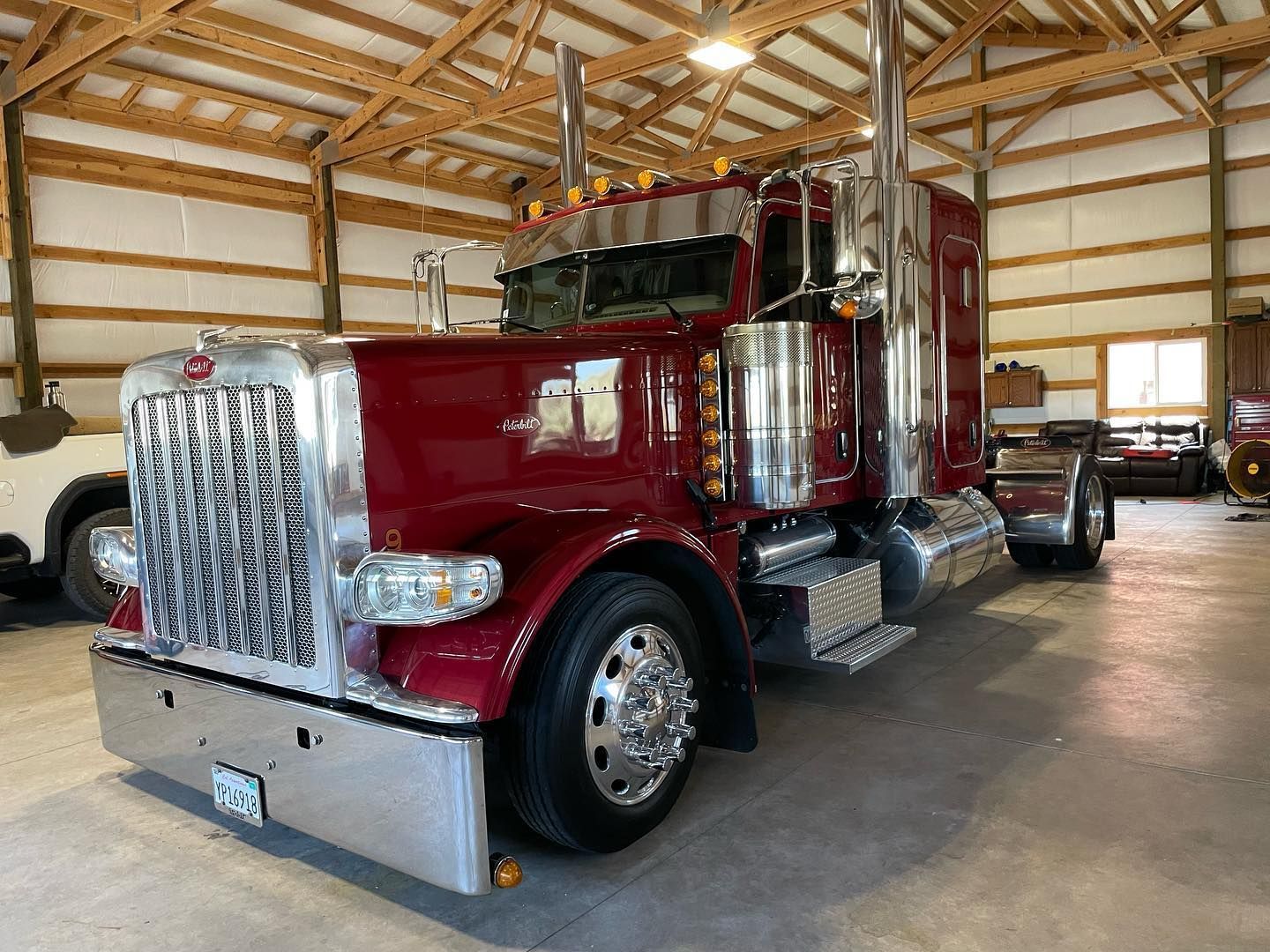 Full+body+polish+and+coating+on+this+awesome+Peterbilt