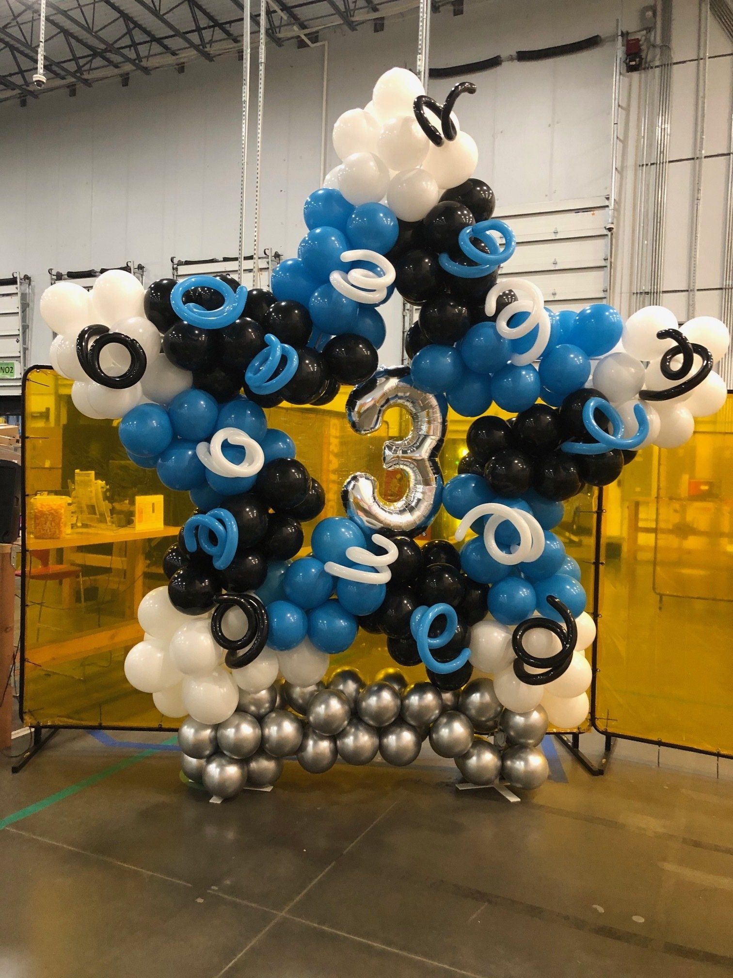 Balloon Star Marks the Year