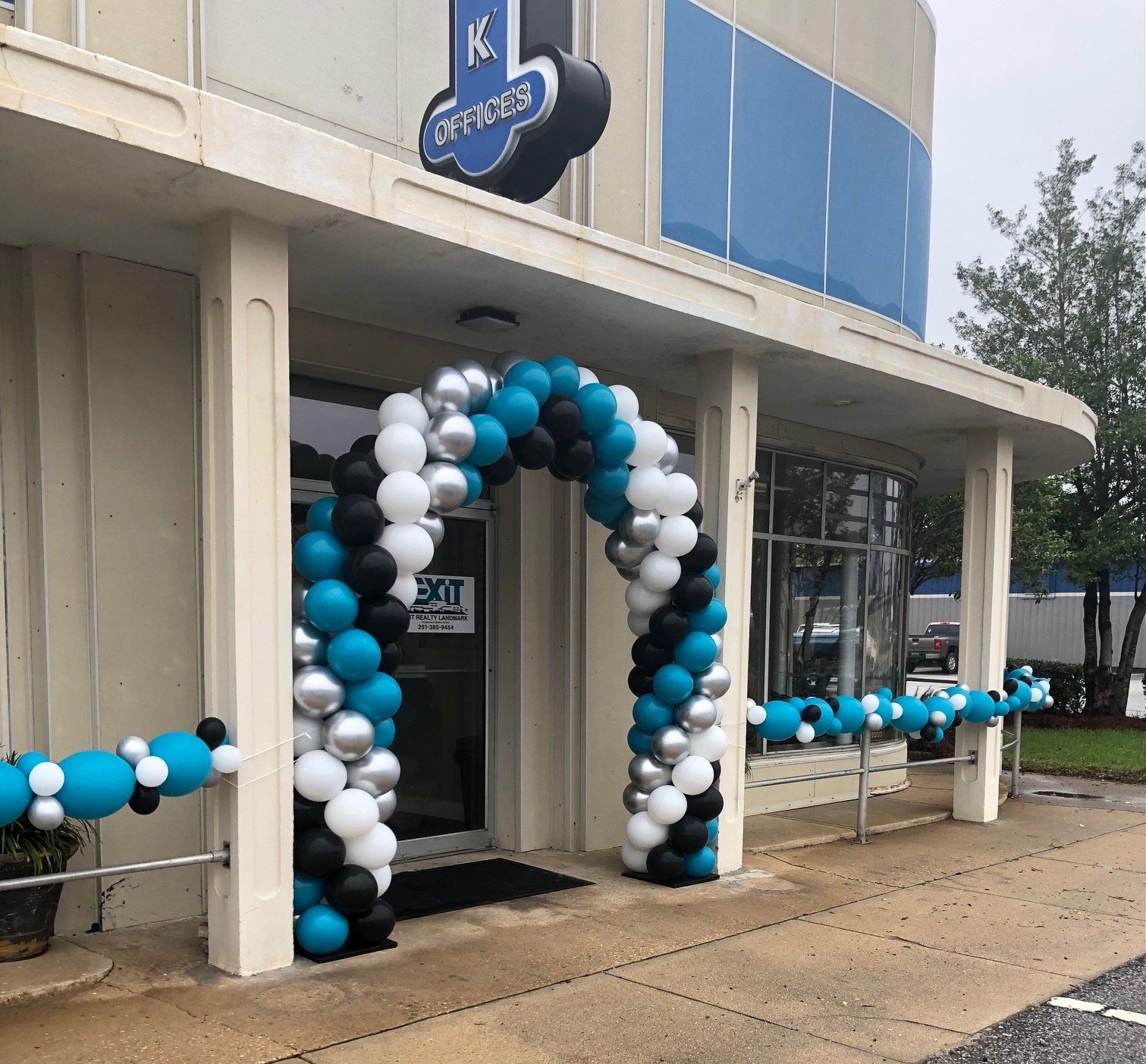 Balloons Make Business Event Stand Out