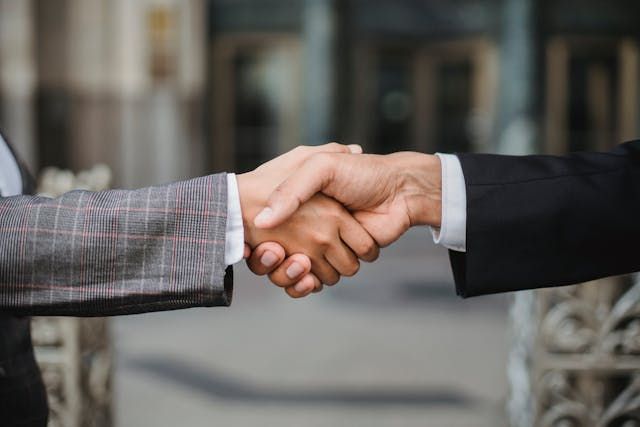 Two+people+in+suits+shaking+hands