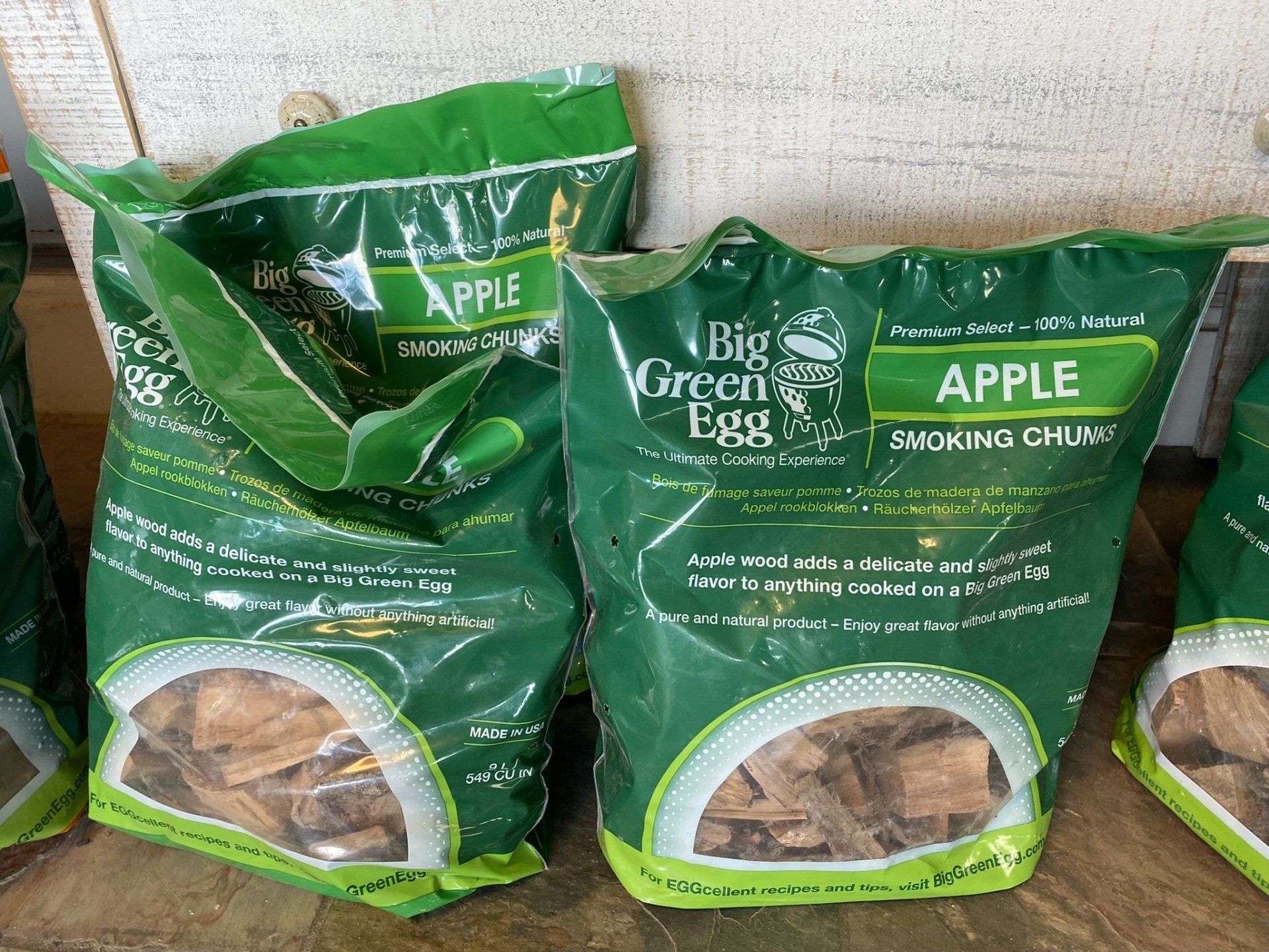 Apple wood chips for smoking