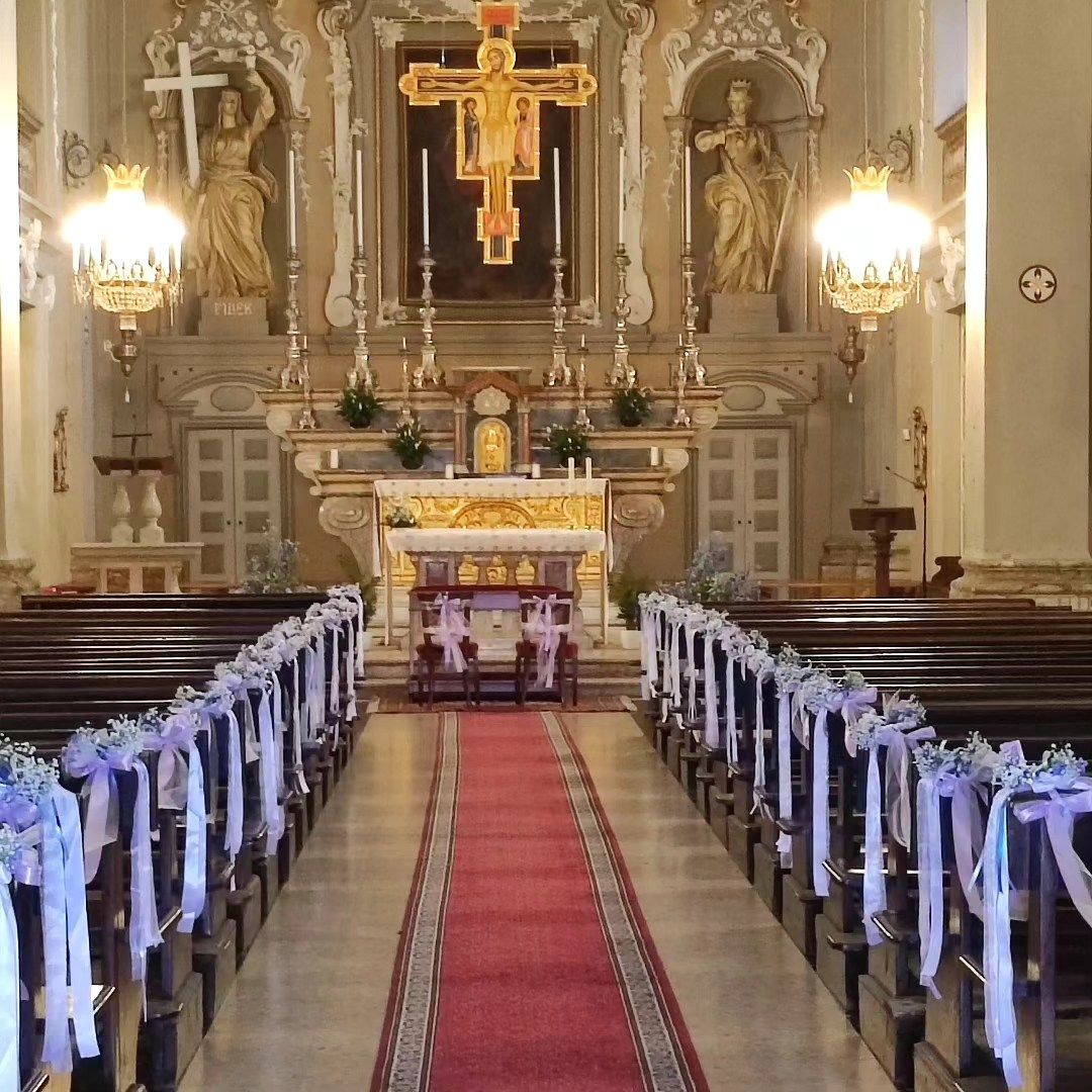 composizioni floreali per la chiesa a Druento