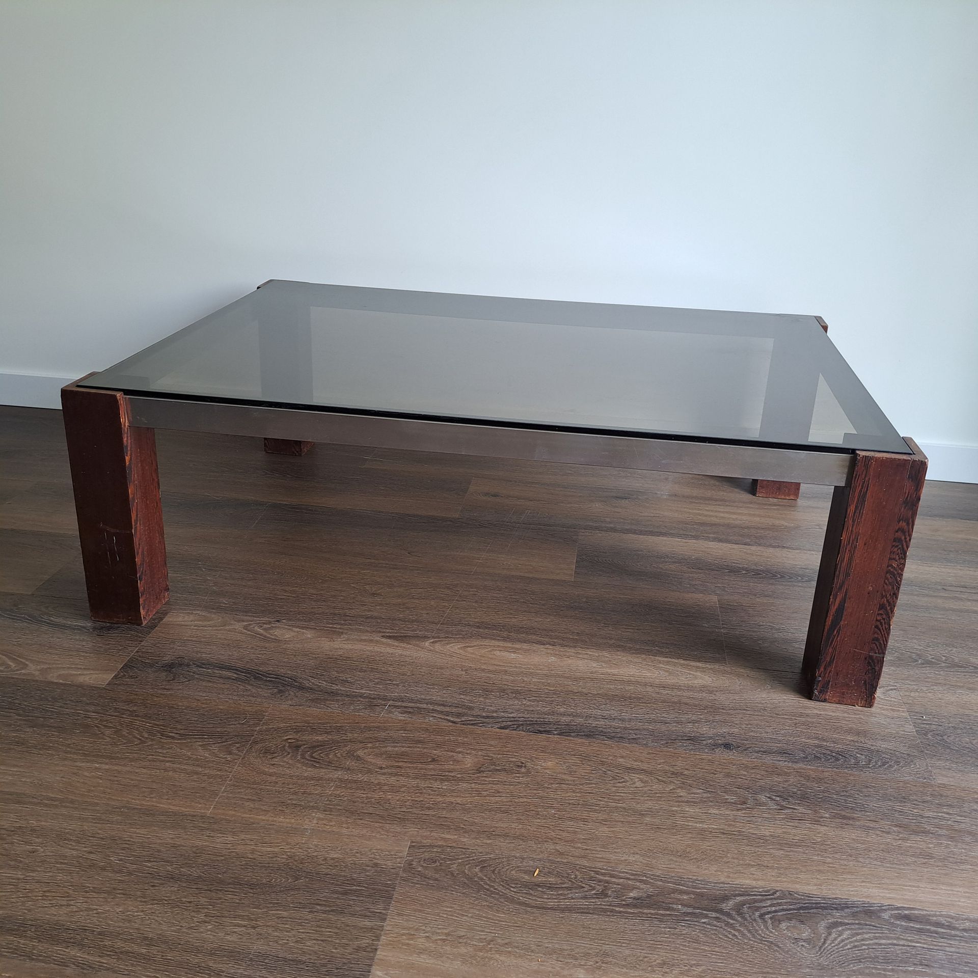 Stoere vintage salontafel met rookglas