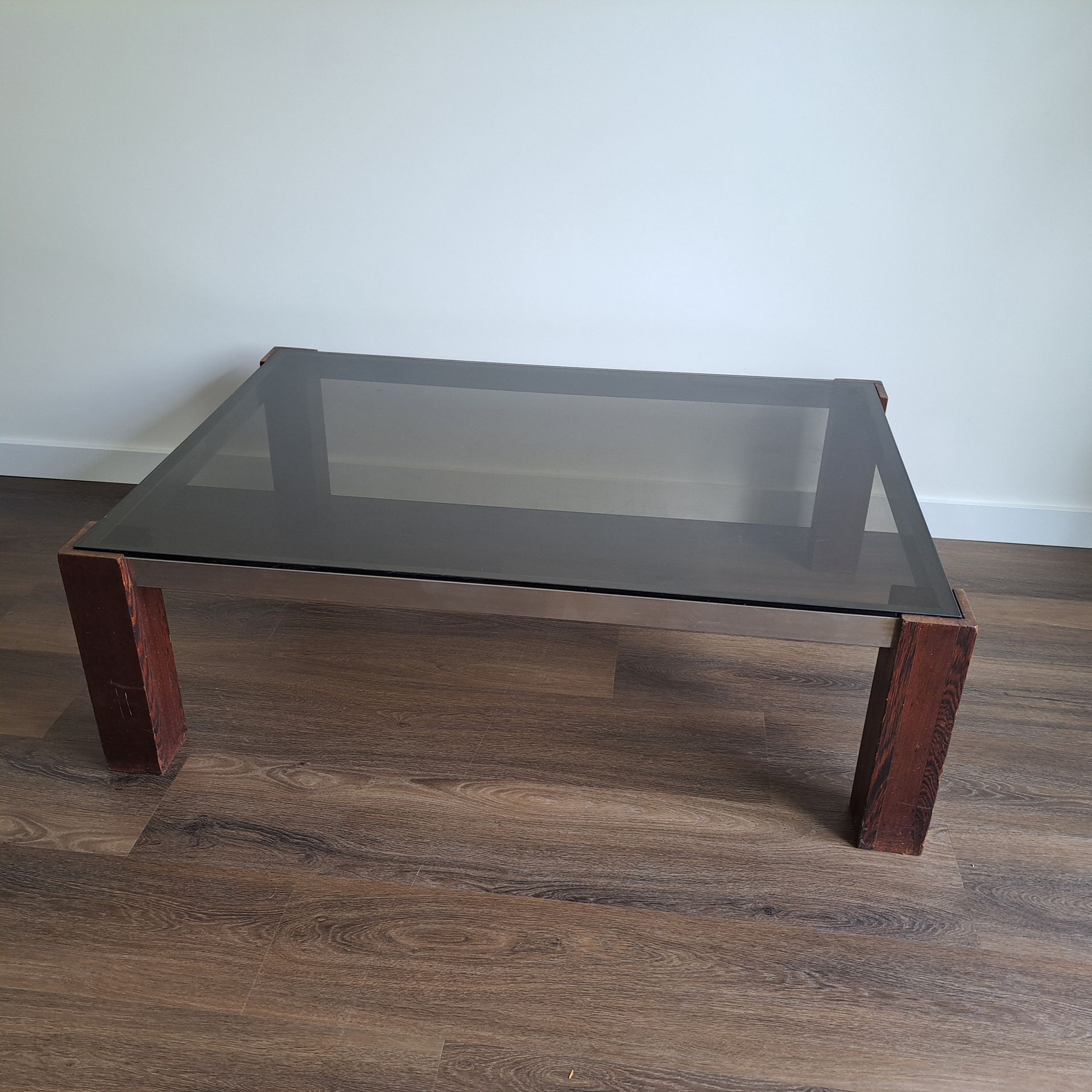 Stoere vintage salontafel met rookglas