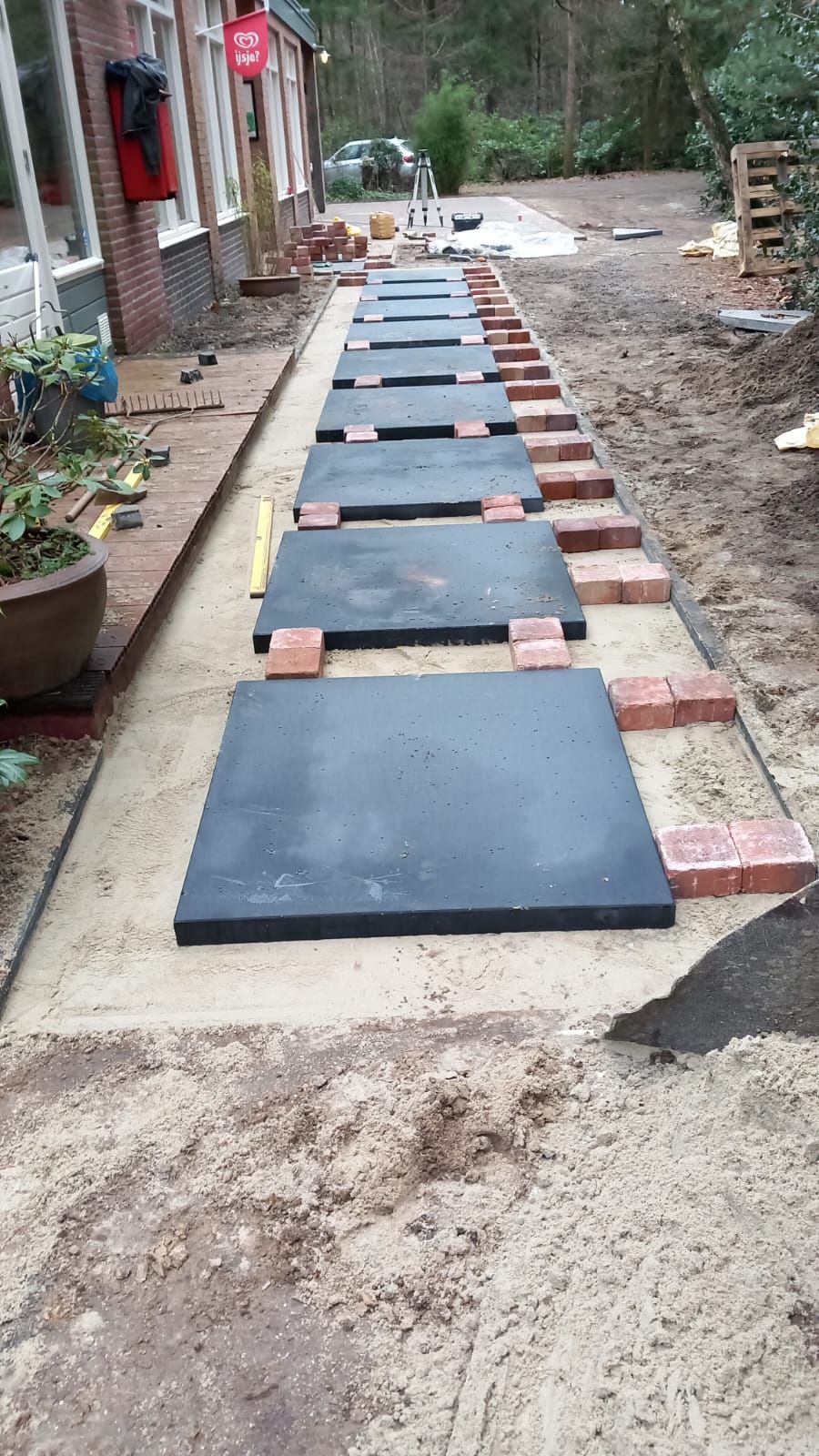 Aanleg terras Camping Distelloo Helvoirt