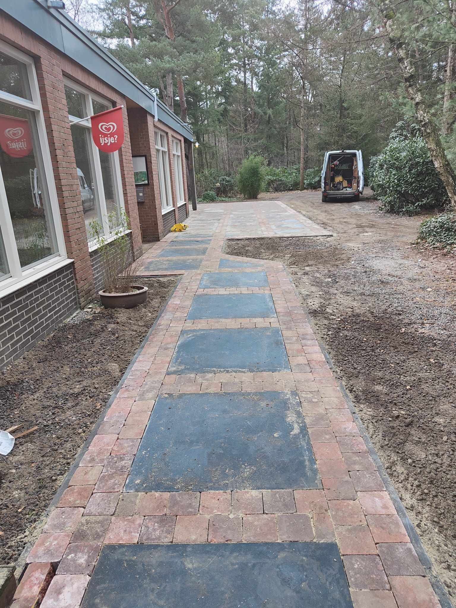 Aanleg terras Camping Distelloo Helvoirt