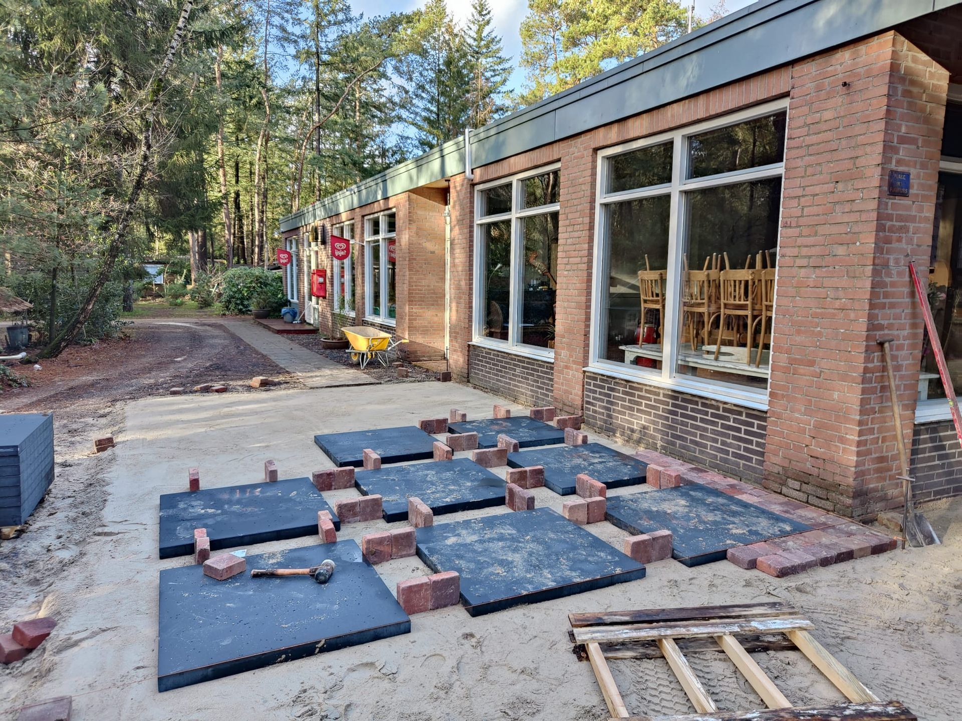 Aanleg terras Camping Distelloo Helvoirt