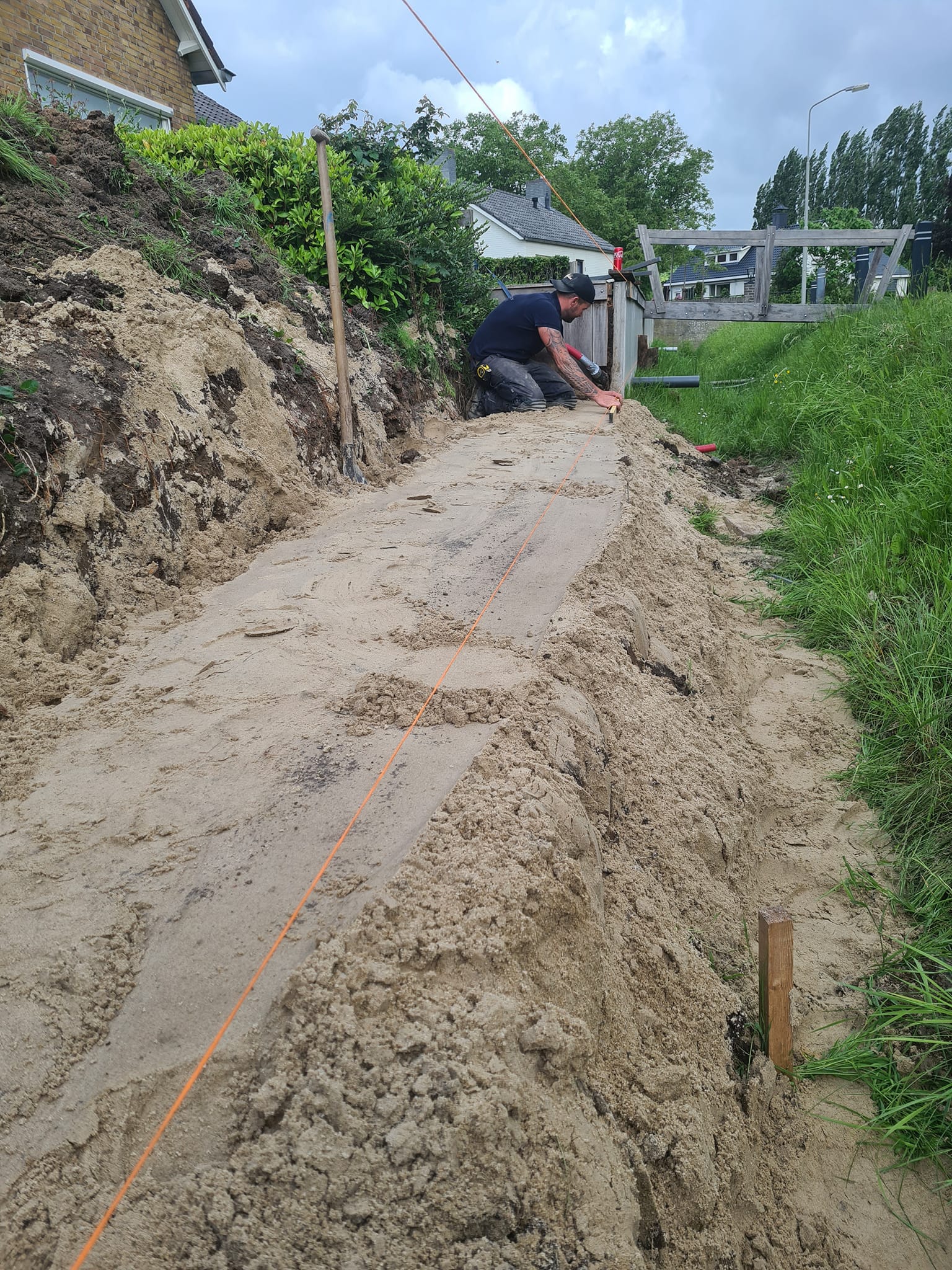 Bed van wit zand voor keerwanden