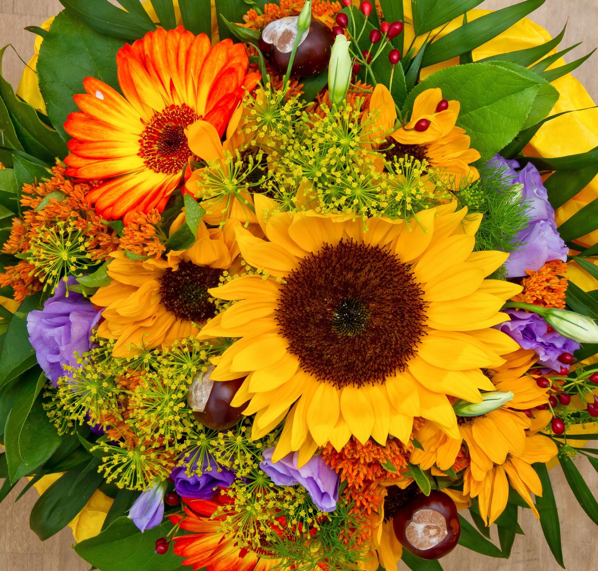 mazzo di fiori con girasoli