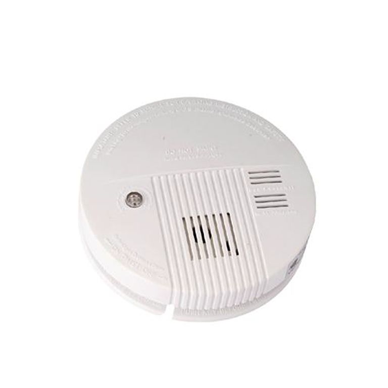 Detector de humo blanco con botón de prueba y rejillas de ventilación para altavoces.