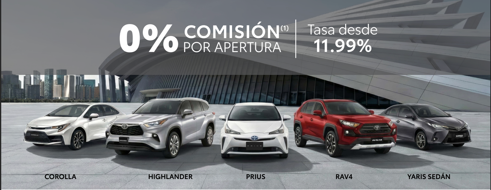 Una mujer y dos niños bajan de una minivan.