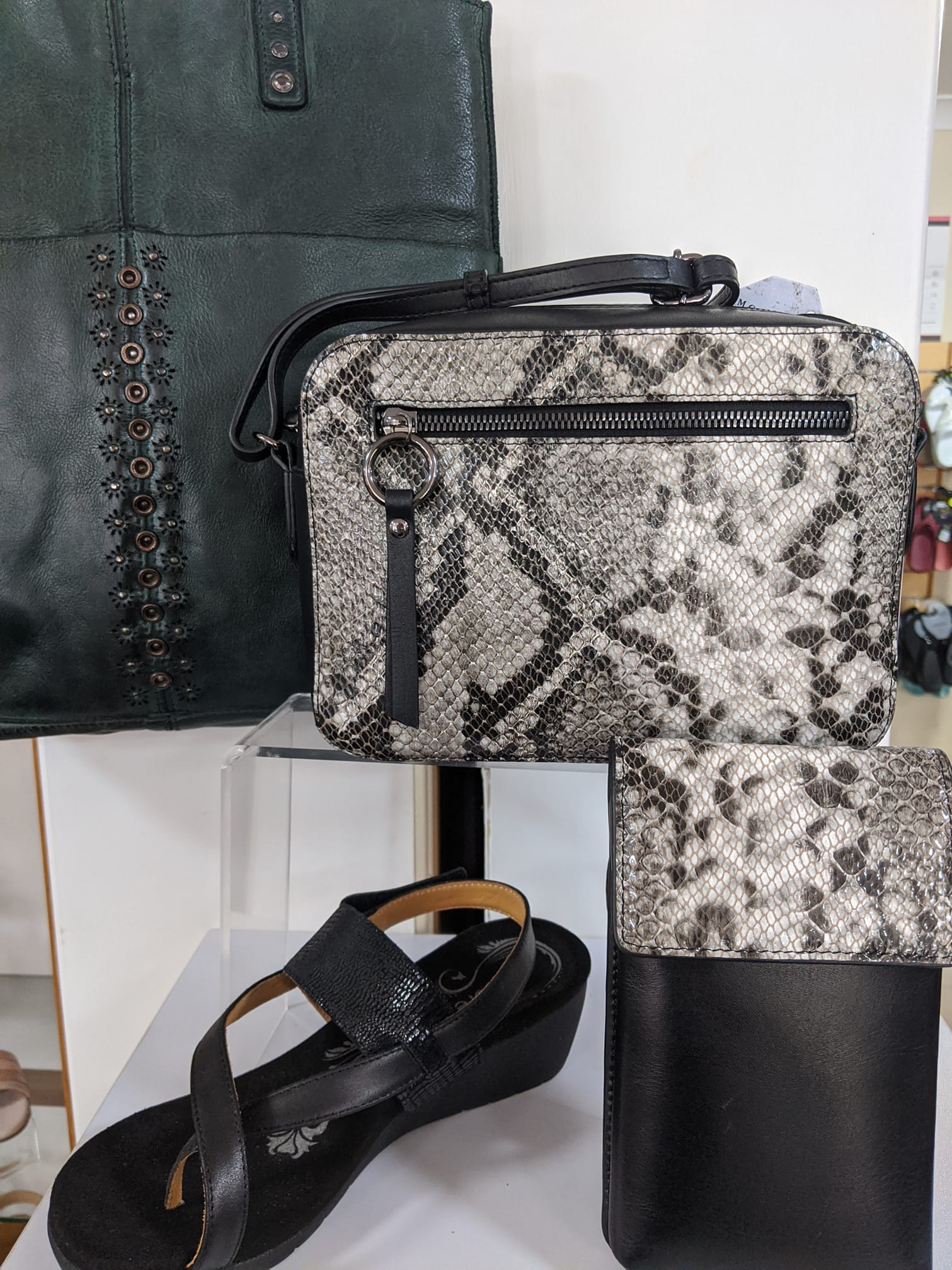 Beautiful Handbag — Bundaberg, QLD — Comfoot Shoes