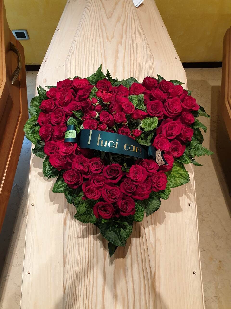 Corona di fiori a forma di cuore
