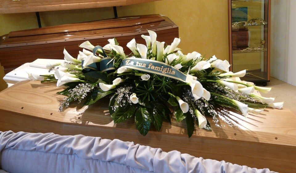 Omaggio floreale per funerale