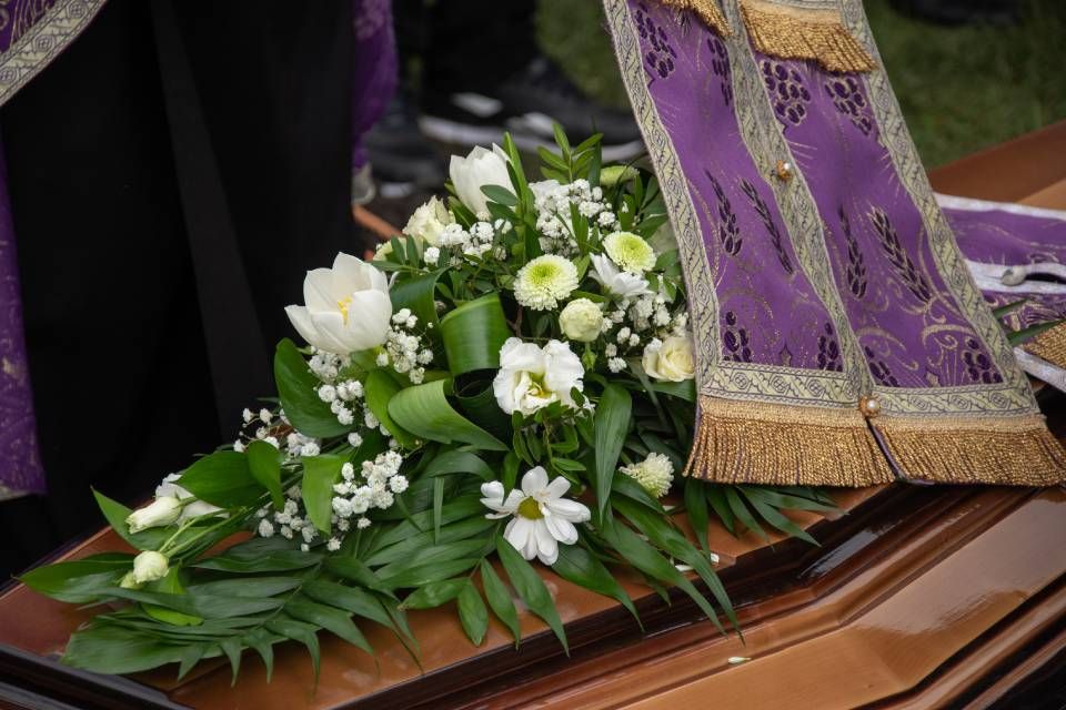 Onoranze e pompe funebri a Crevalcore per addobbi funebri