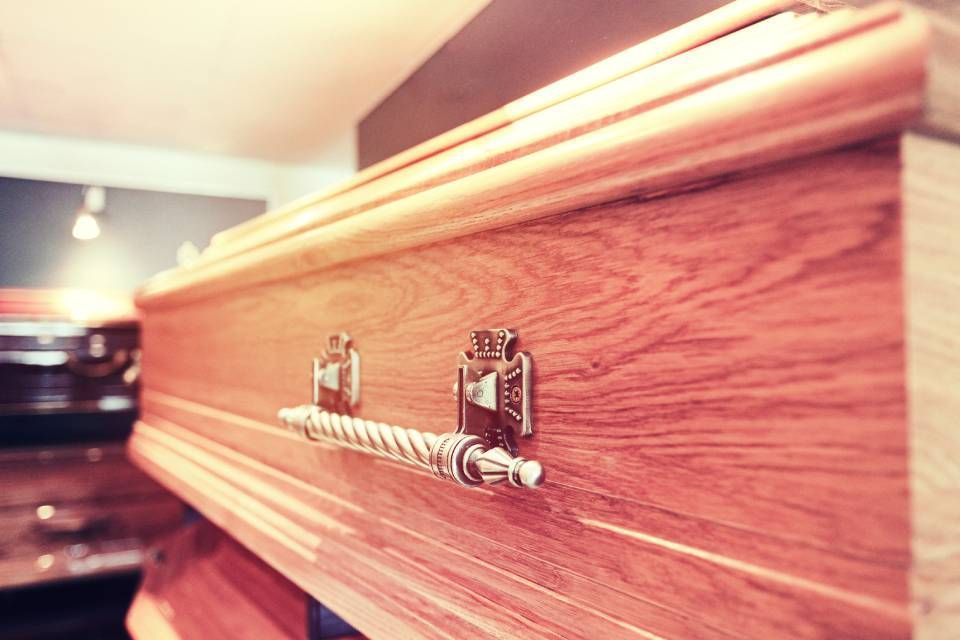 Onoranze e pompe funebri a Crevalcore per cofani funebri