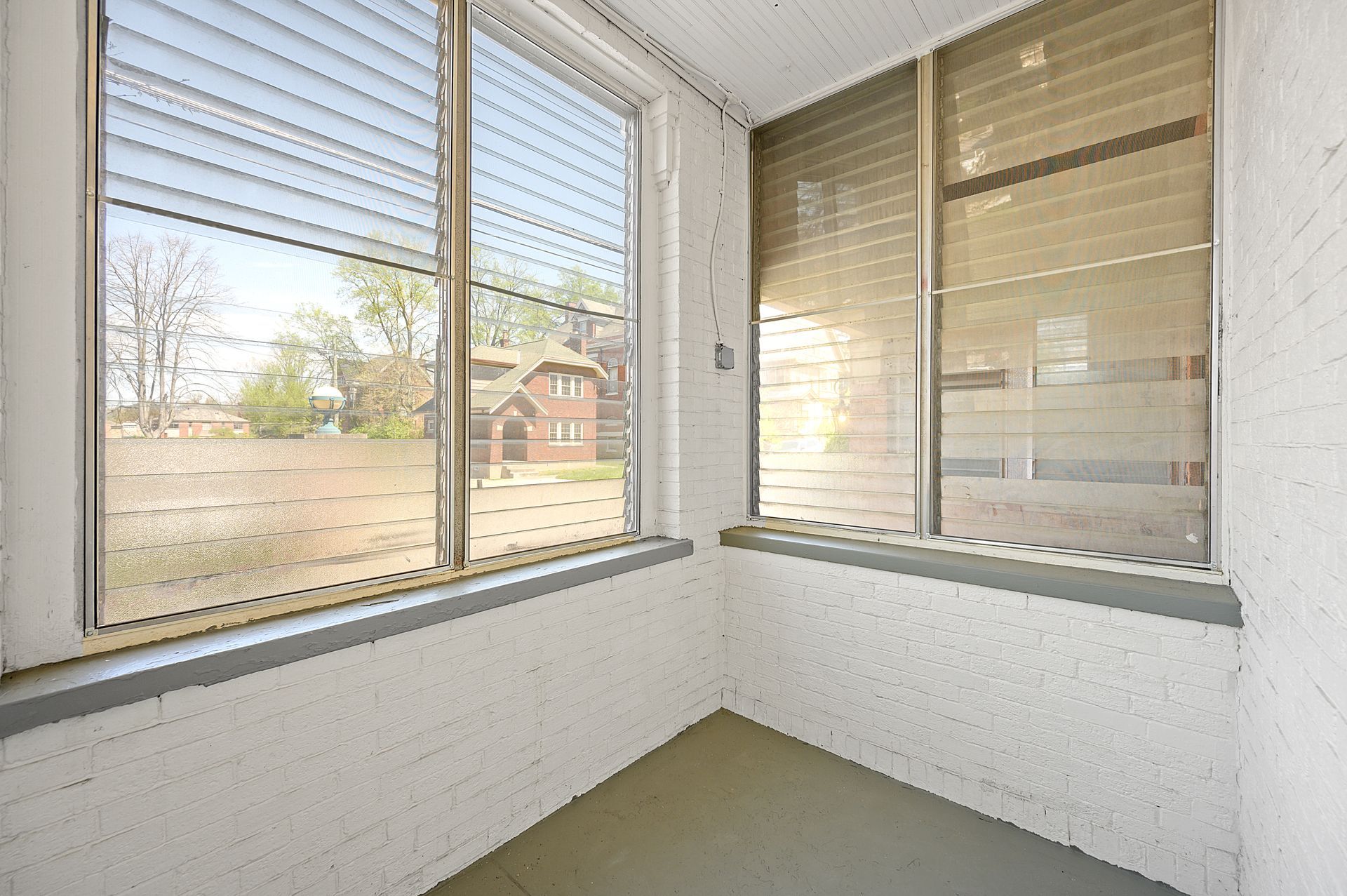An empty room with a lot of windows and blinds