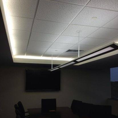 A conference room with a table and chairs and a ceiling light.