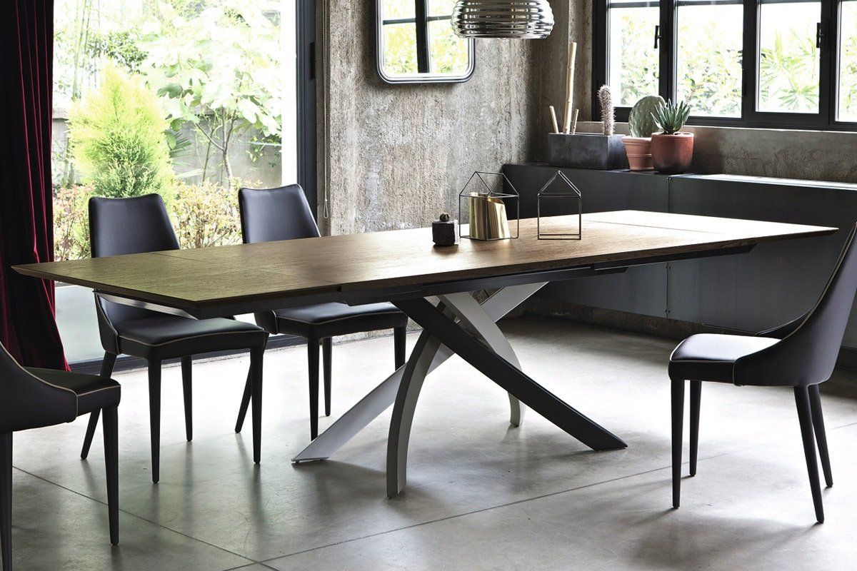 tavolo in legno moderno