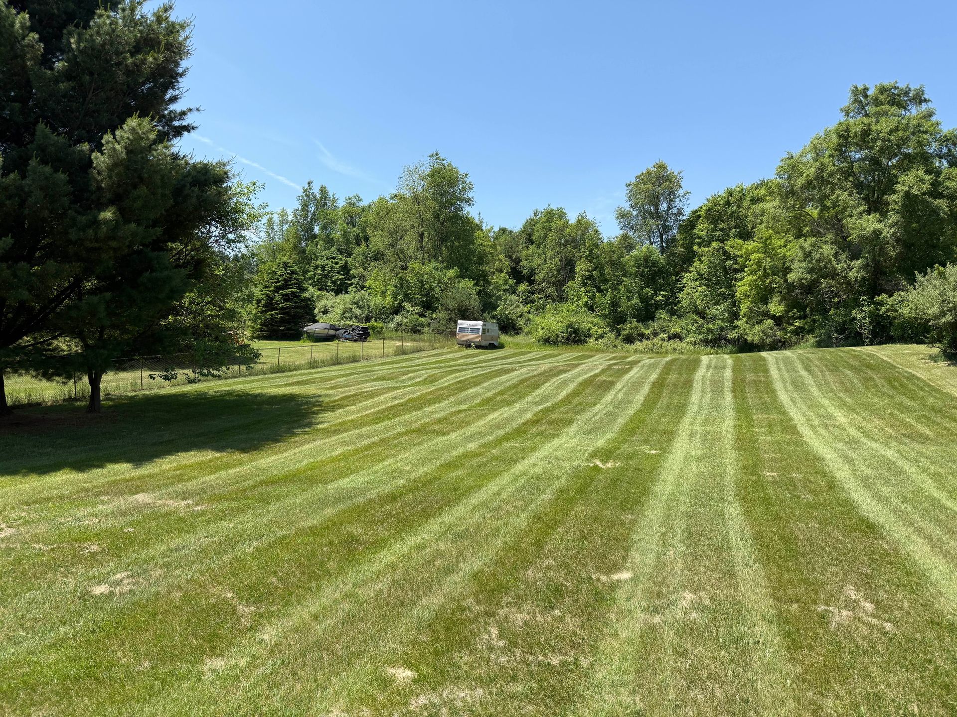 Sharp, crisp lawn mowing lines in Lapeer, Mi