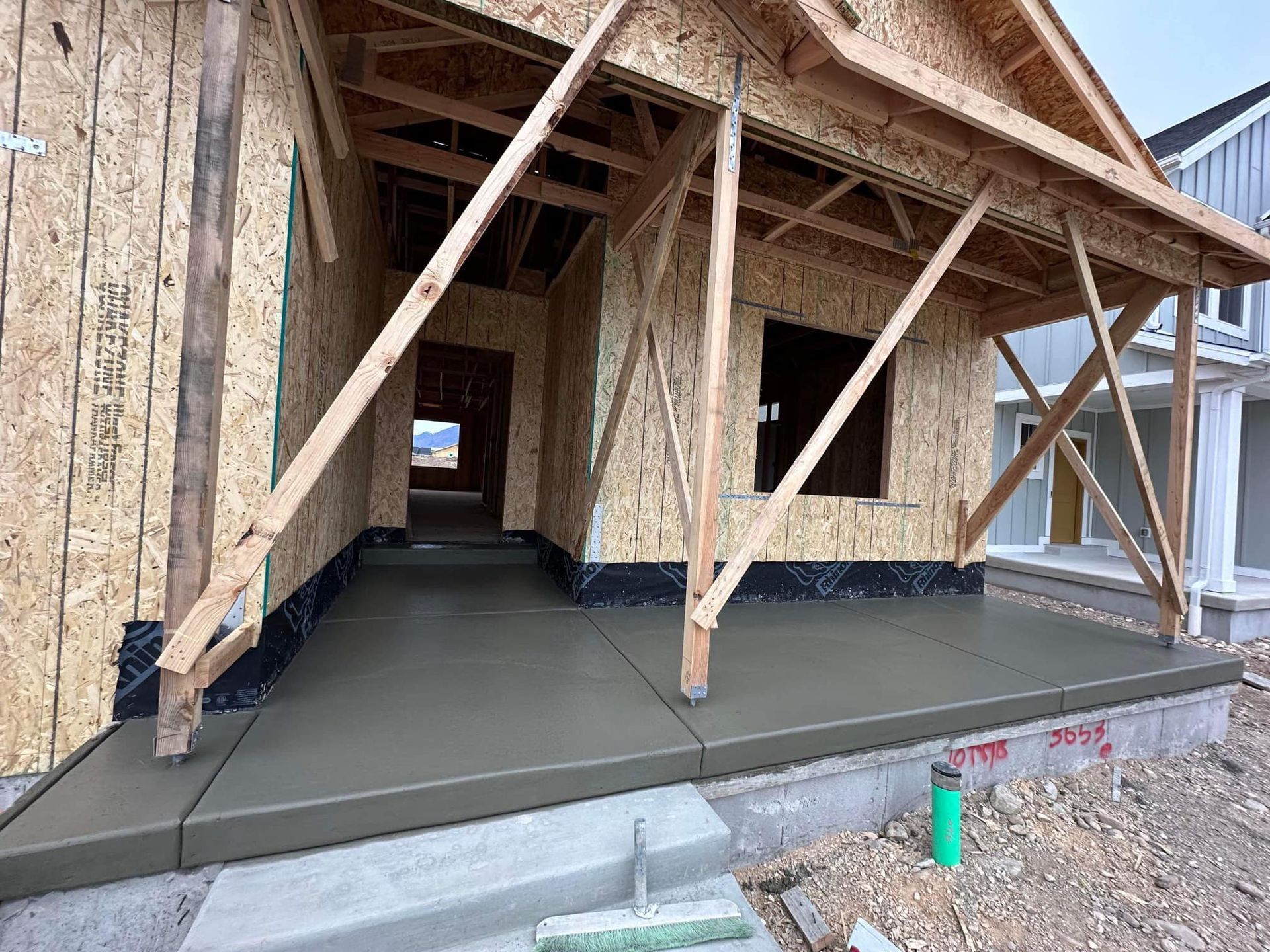 A house is being built with concrete and wooden beams.