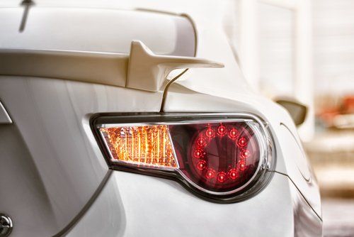 Fanale auto grigia posteriore