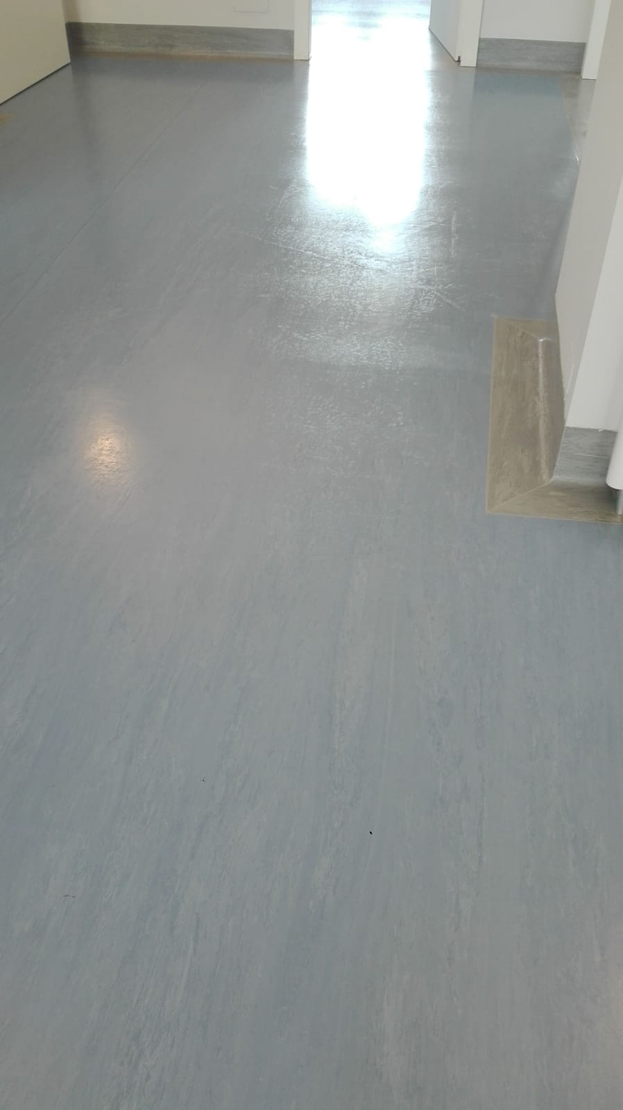 trattamento pavimento in linoleum