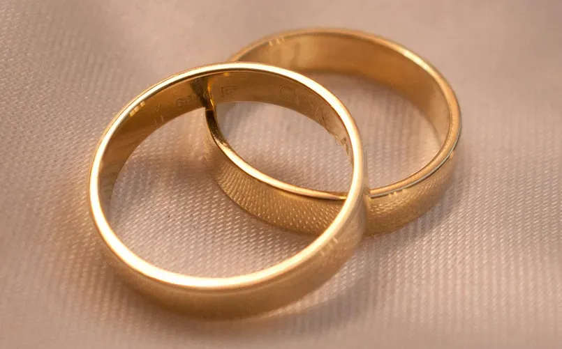 Two gold wedding rings