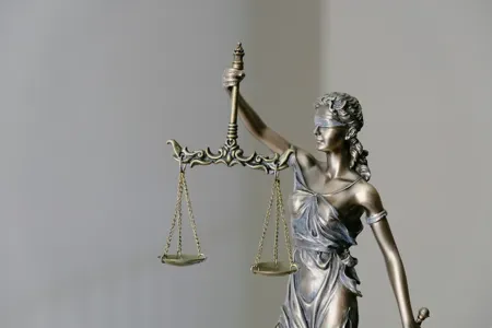 couple undergoing divorce