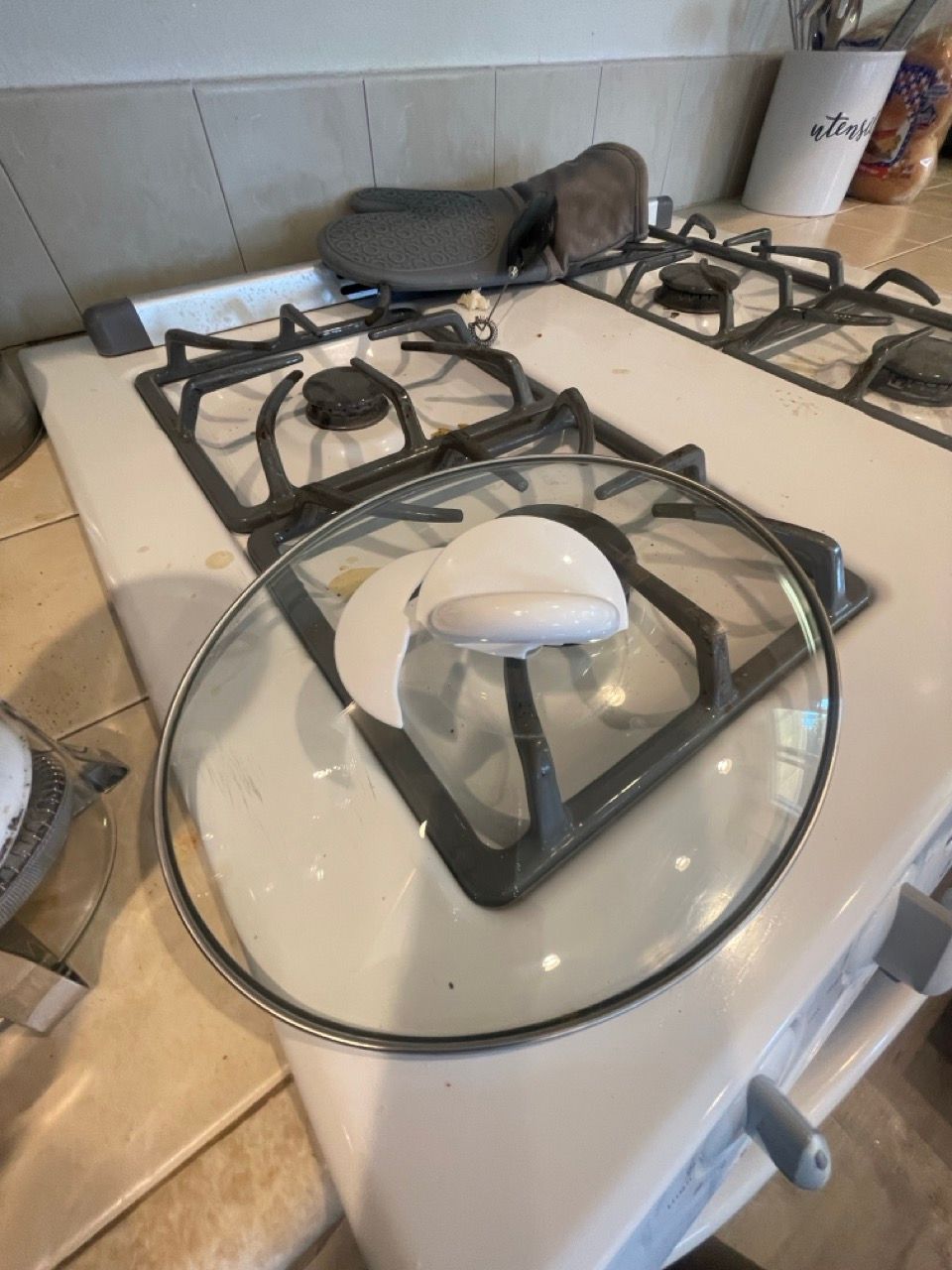 A stove top with a glass lid on it