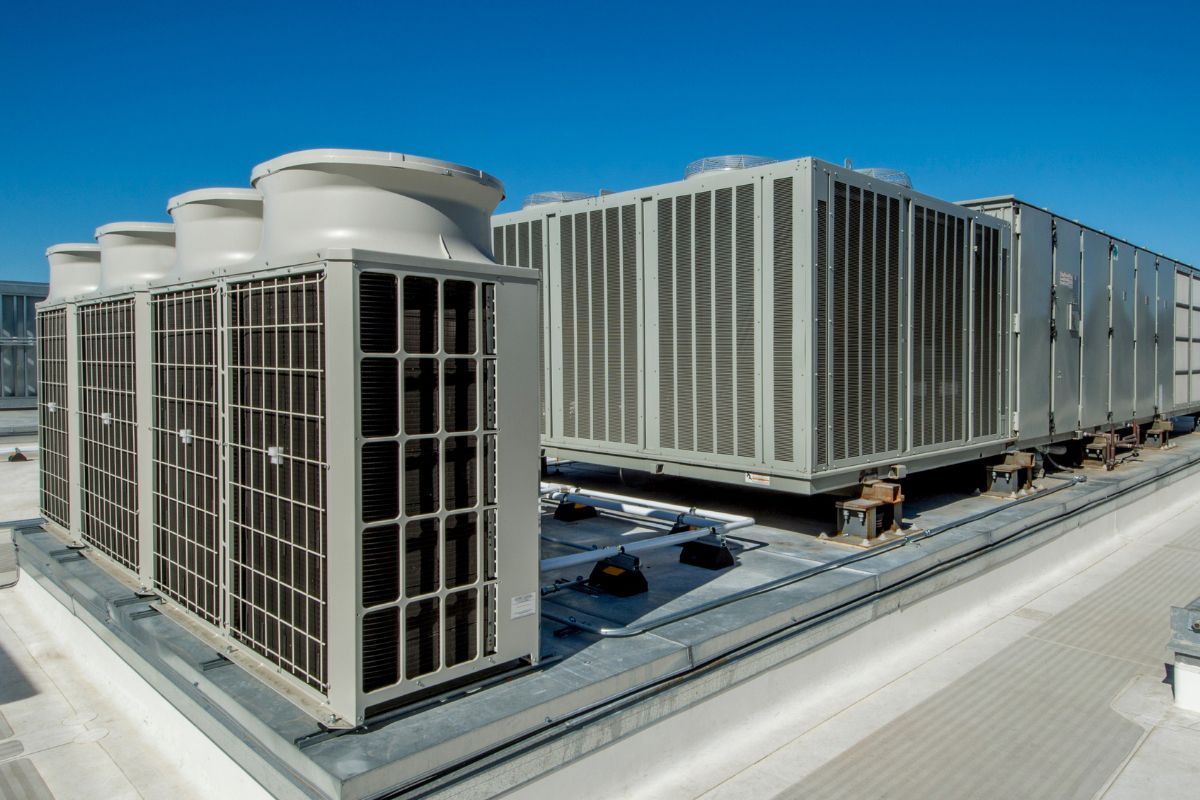 Choosing the Right Commercial HVAC Contractor for Ongoing Service