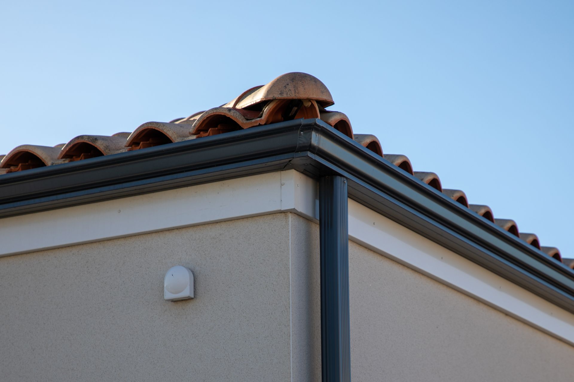 how long do gutters and downspouts last 