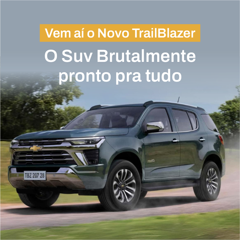 Um Chevrolet Trailblazer está dirigindo por uma estrada de terra