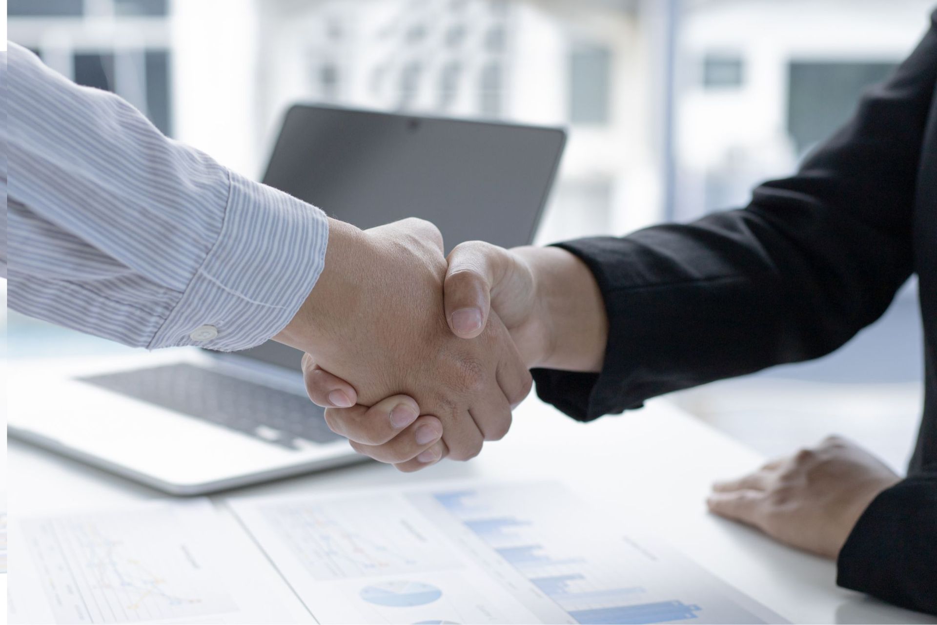 The flag of maryland has a cross on it