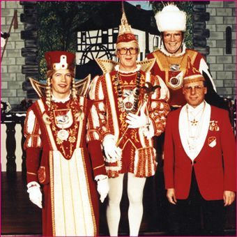 1989 - Prinz Hubert I. (Vasbender) Bauer Schorsch (Krüger) Jungfrau Petra (Peter Vasbender)