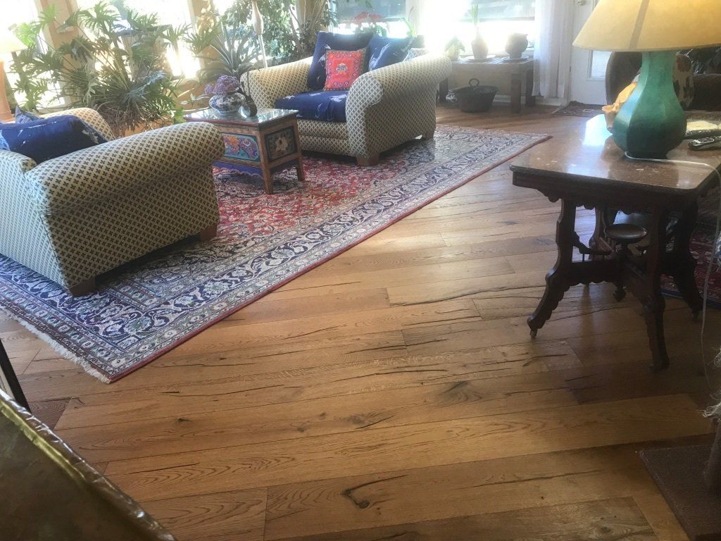 Living Room with Hardwood Floor — Muscle Shoals, AL — Ultra LLC