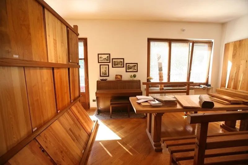 Interno showroom pavimenti in legno