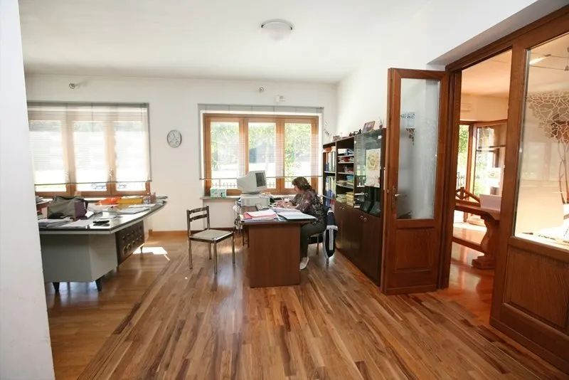 Interno showroom pavimenti