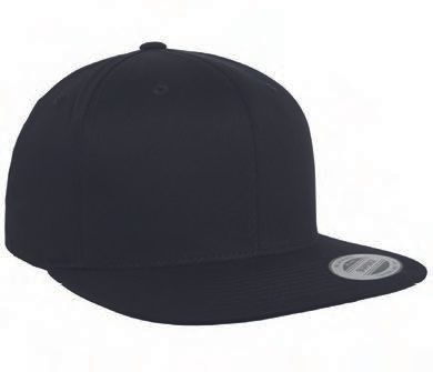 Ένα μαύρο καπέλο του μπέιζμπολ εμφανίζεται σε λευκό φόντο.