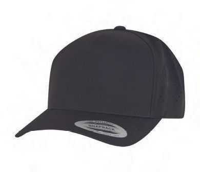 Ένα μαύρο καπέλο του μπέιζμπολ εμφανίζεται σε λευκό φόντο.